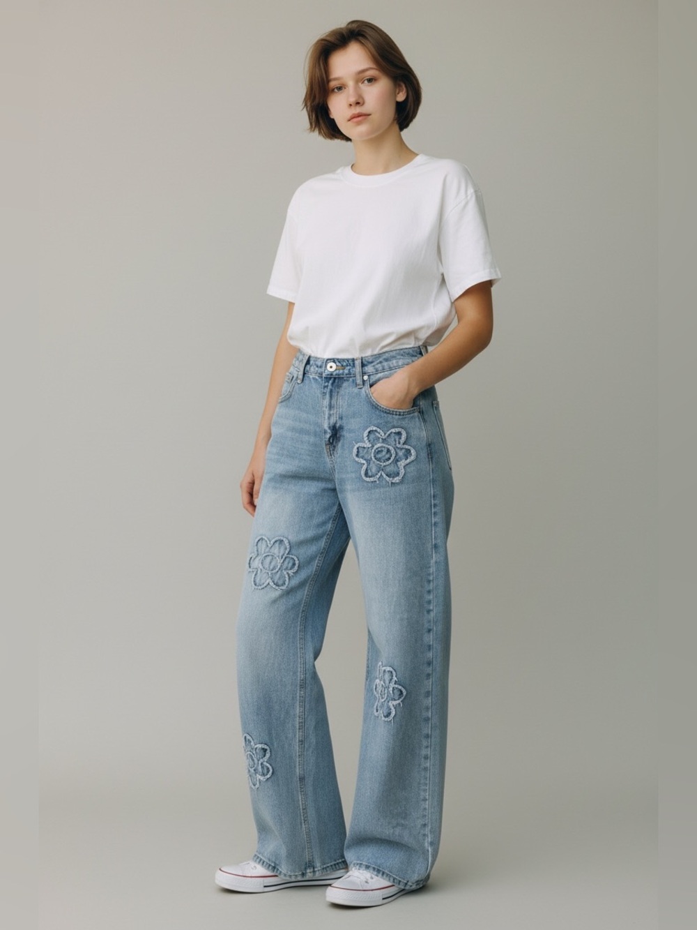Light Wash Floral Appliqué Wide-Leg Jeans - Women